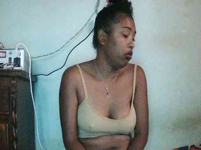 TriciaBella webcam