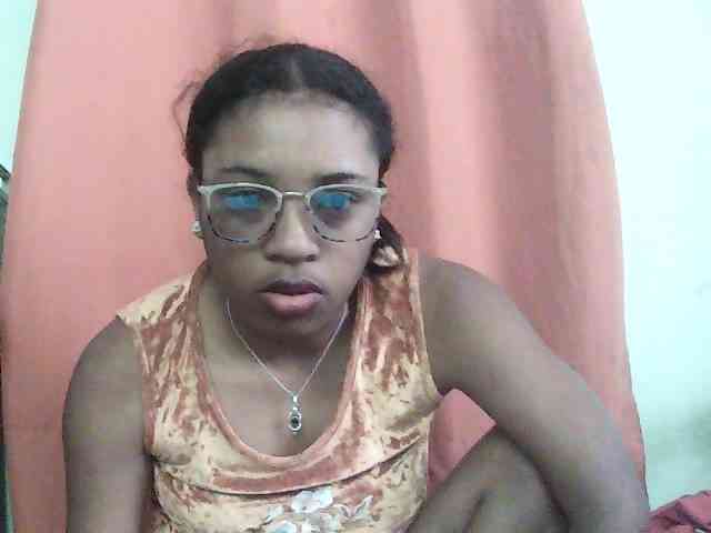 TriciaBella webcam