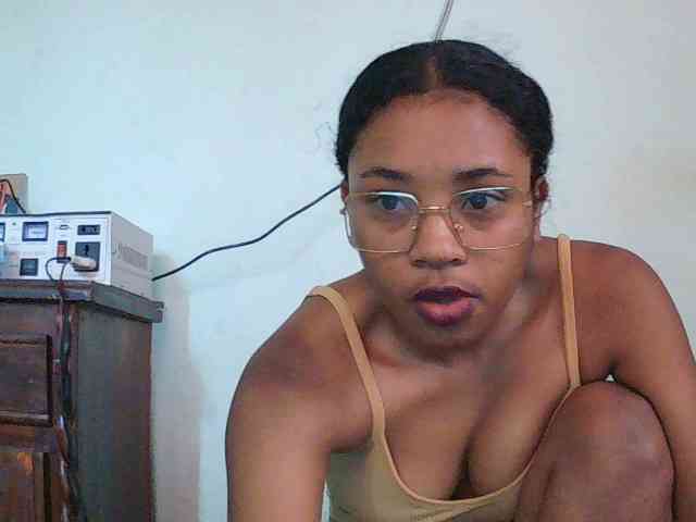 TriciaBella webcam