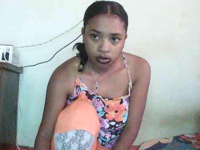 TriciaBella webcam