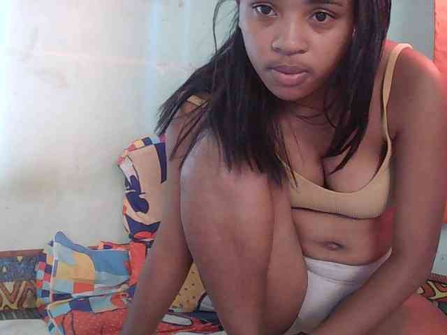 TriciaBella webcam