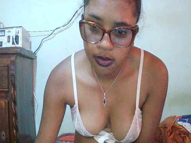 TriciaBella webcam