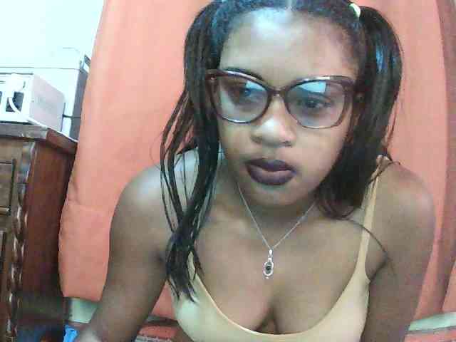 TriciaBella webcam