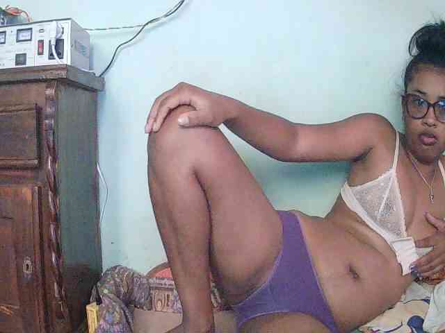 TriciaBella webcam
