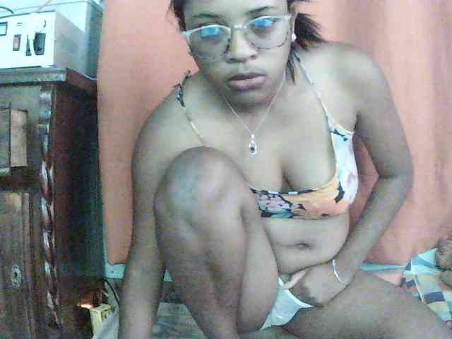 TriciaBella webcam