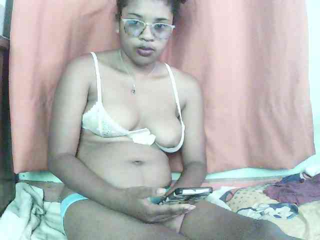 TriciaBella webcam