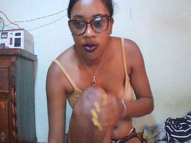 TriciaBella webcam