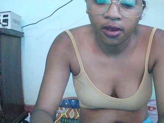 TriciaBella webcam