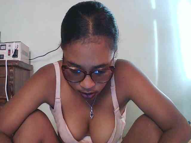 TriciaBella webcam