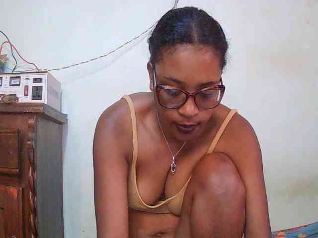TriciaBella webcam