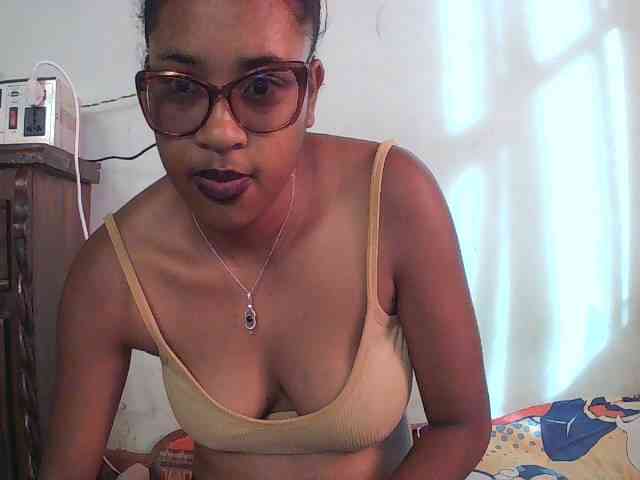 TriciaBella webcam
