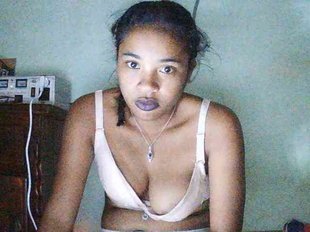 TriciaBella webcam