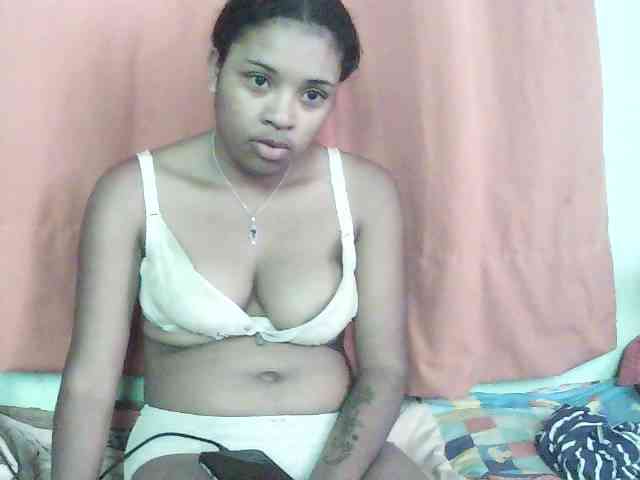 TriciaBella webcam