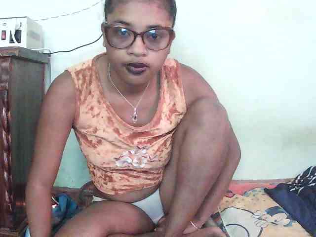 TriciaBella webcam