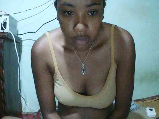 TriciaBella webcam