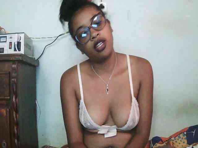 TriciaBella webcam