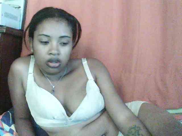 TriciaBella webcam