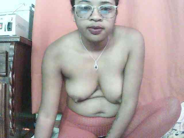 TriciaBella webcam