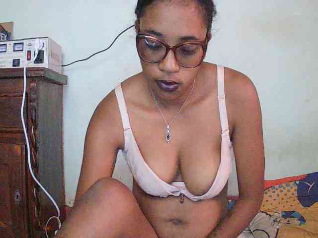 TriciaBella webcam