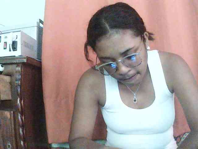 TriciaBella webcam