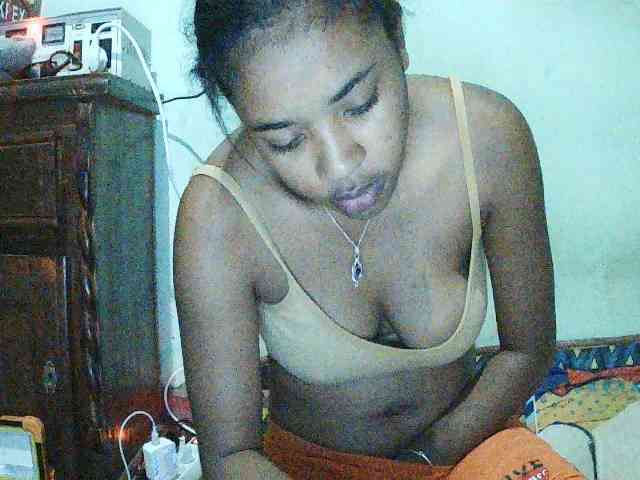 TriciaBella webcam