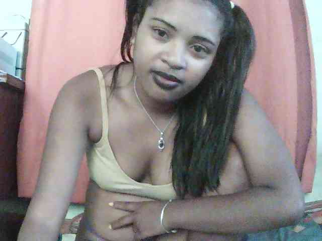 TriciaBella webcam