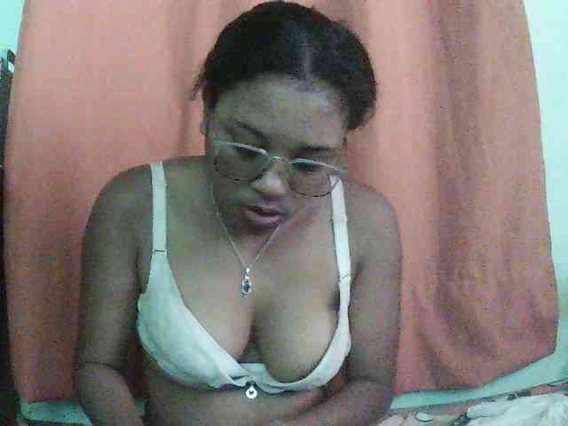 TriciaBella webcam