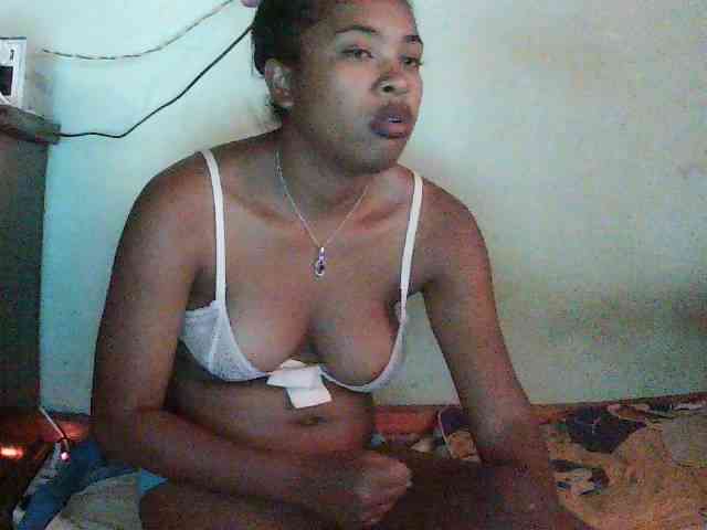 TriciaBella webcam