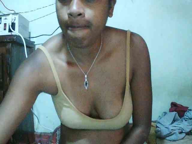 TriciaBella webcam