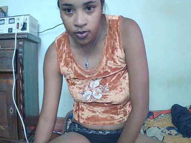 TriciaBella webcam