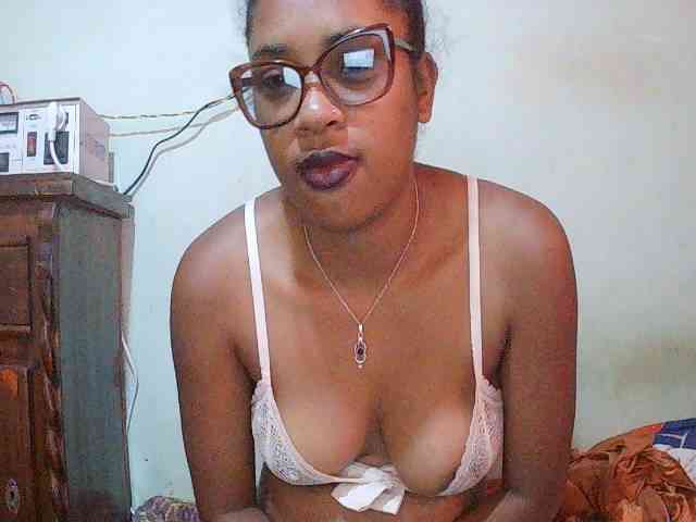 TriciaBella webcam