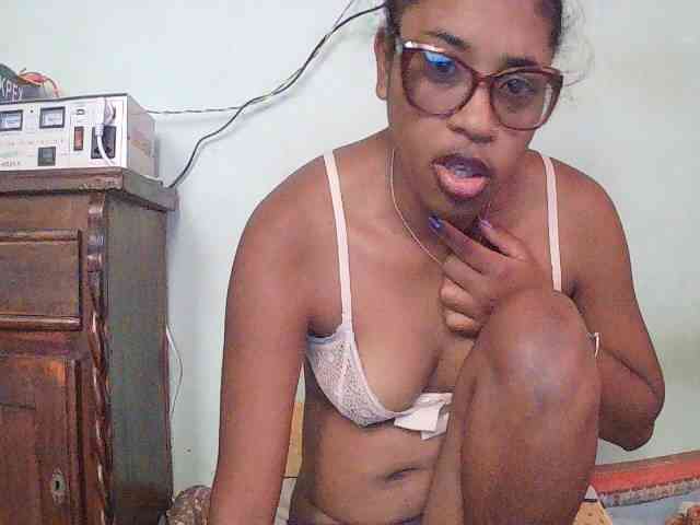 TriciaBella webcam