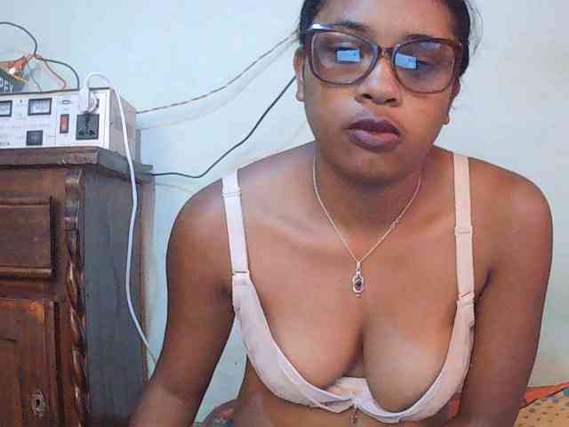 TriciaBella webcam