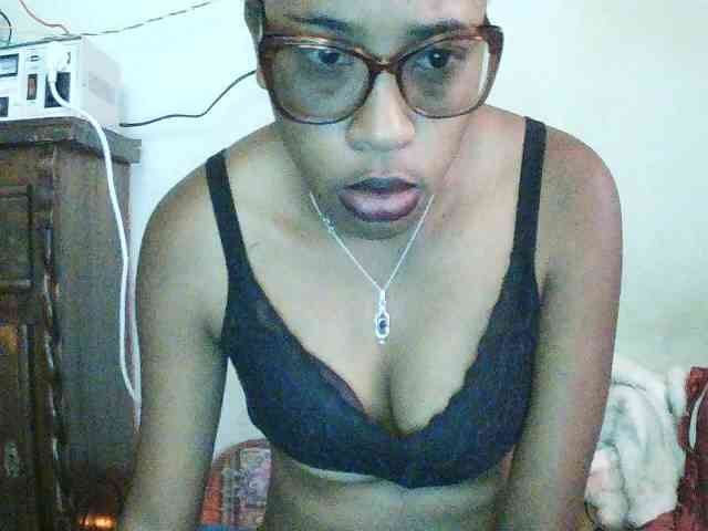 TriciaBella webcam