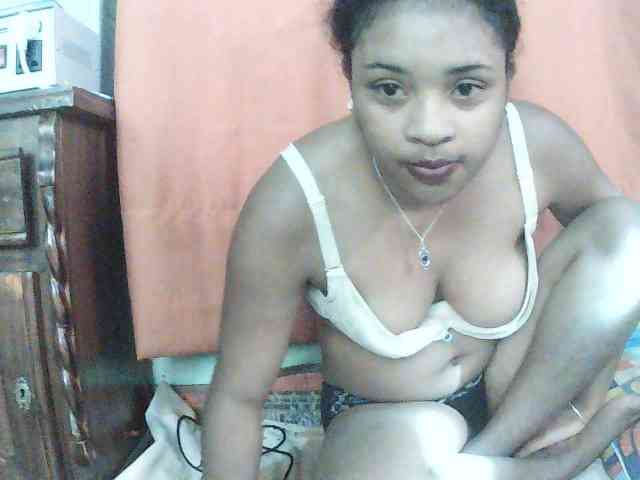 TriciaBella webcam