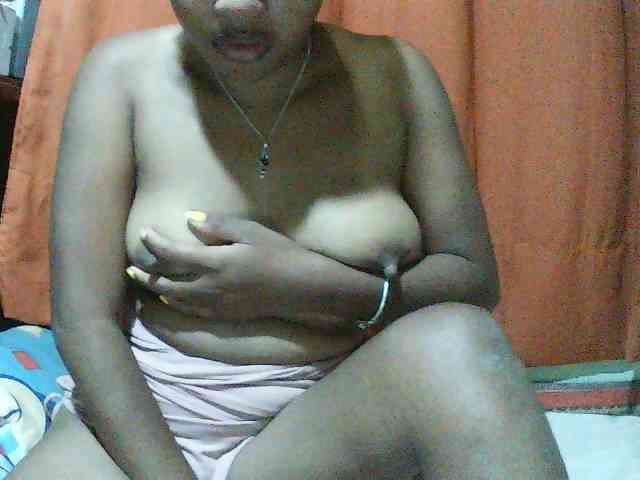 TriciaBella webcam