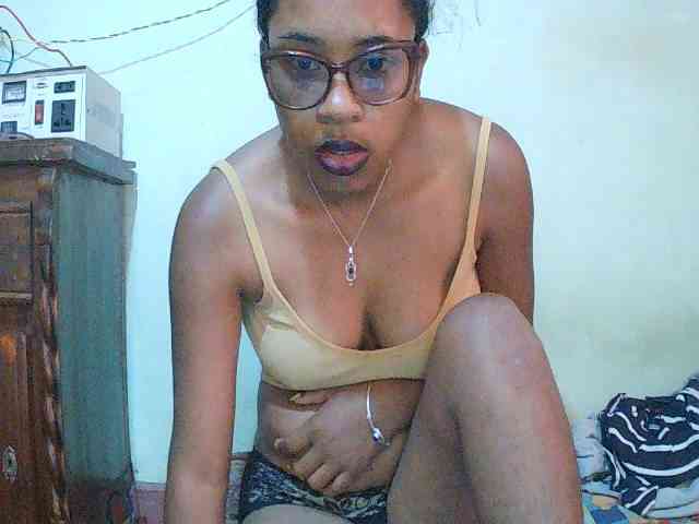 TriciaBella webcam