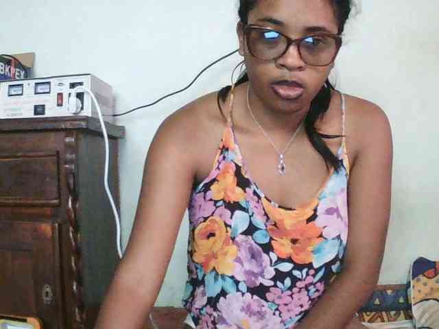 TriciaBella webcam