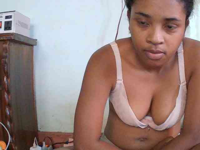 TriciaBella webcam