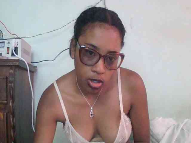 TriciaBella webcam