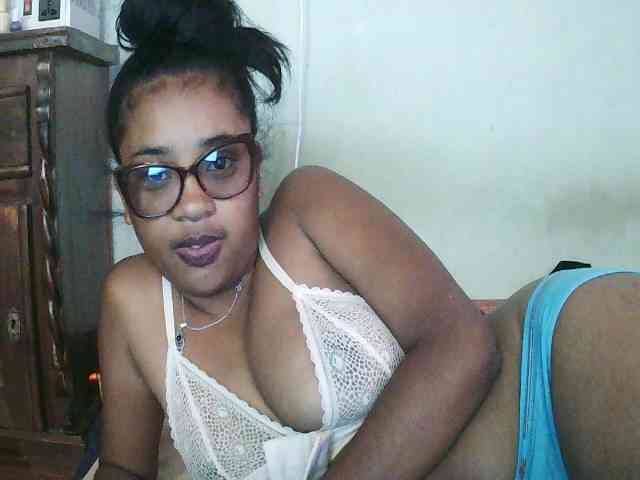 TriciaBella webcam