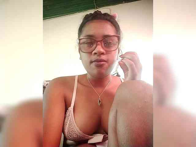 TriciaBella webcam