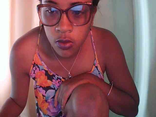 TriciaBella webcam