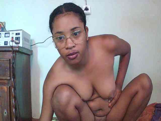 TriciaBella webcam