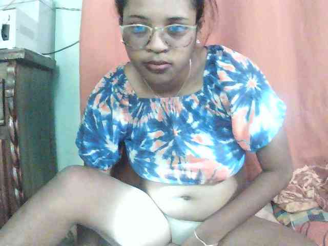 TriciaBella webcam