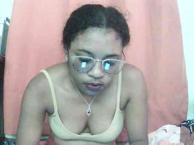 TriciaBella webcam