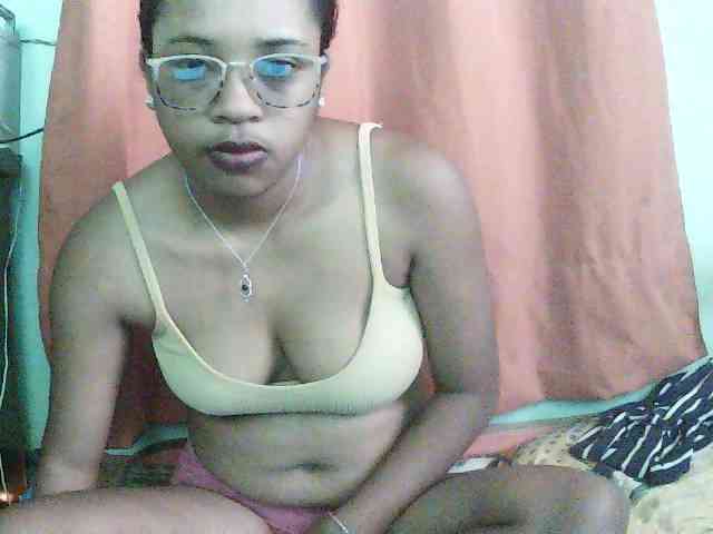 TriciaBella webcam
