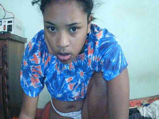 TriciaBella webcam