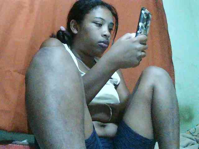 TriciaBella webcam