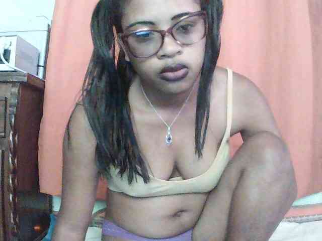 TriciaBella webcam